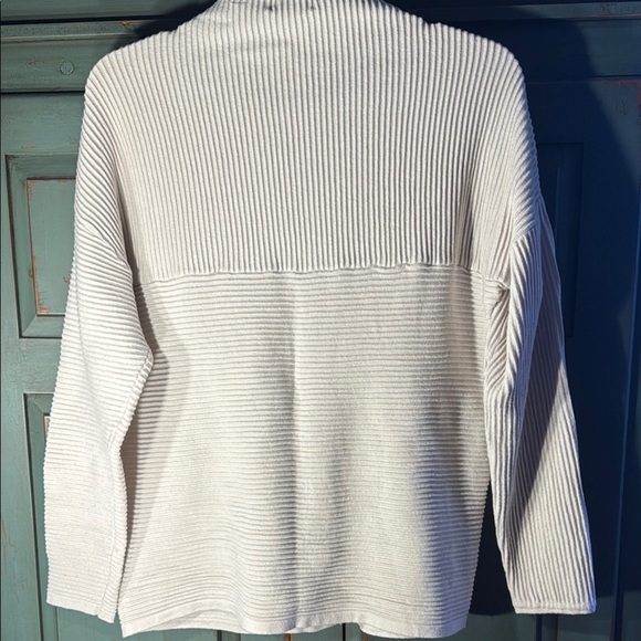EUC Tahari Cream Sweatshirt/Sweater Directional Ribbed Knit Mock Collar - Picture 2 of 9